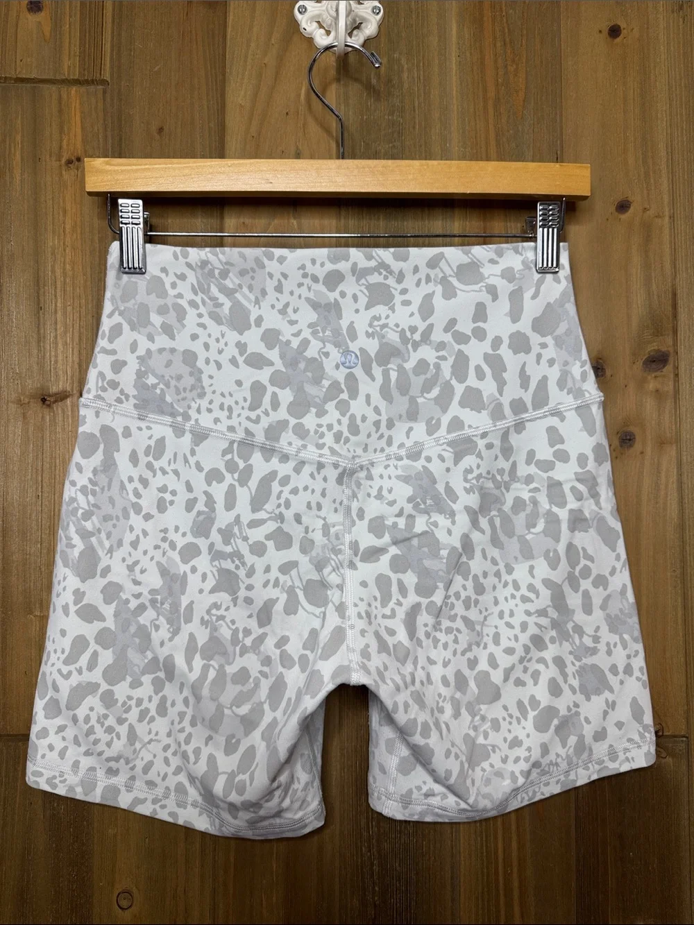 Lululemon Align 6” Biker Shorts White & Light Gray Printed Size 8